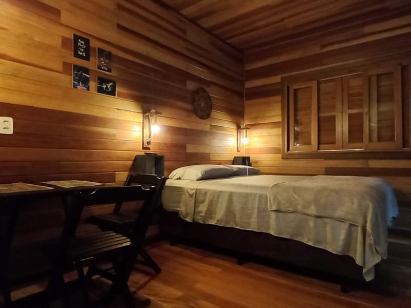 suite 2 cama e mesa